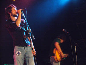 Imagen de SULTANS durante su actuación en el ZERBUNA‘06. www.aragonmusical.com