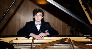 El joven pianista zaragozano de 15 años, Noel Redolar, es parte del cartel del XXXIII Festival de Jazz de Zaragoza.