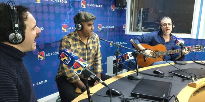 Jorge Usón, Adan Carreras y Fernando Favier, del grupo Decarneyhueso, en directo en Aragón Radio.