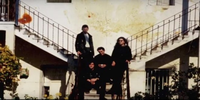 Fotograma de Rockasetas con el grupo Tela de Araña que contaba con Eva Amaral frente a la batería