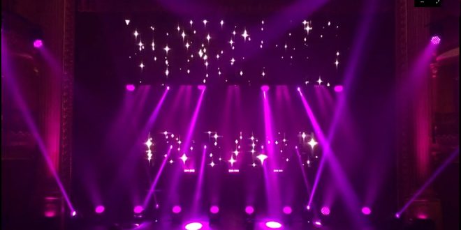 Pruebas de luces de las empresas Covah y Rampa para los 21º Premios de la Música Aragonesa desde el Teatro Olimpia de Huesca