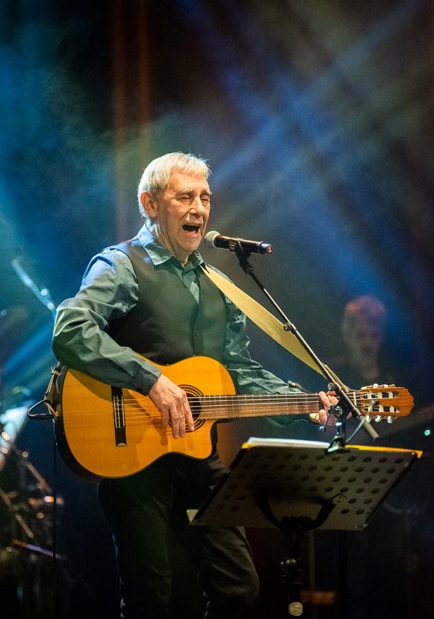 Joaquín Carbonell en su concierto celebración de 50 años en la música. Por Ángel Burbano para Aragón Musical. 2/12/2019