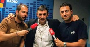 Joaquín Carbonell tras ser entrevistado en 2009 por David Chapín y Sergio Falces de Aragón Musical.