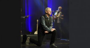 Joaquín Carbonell en su concierto celebración de 50 años en la música. Por Ángel Burbano para Aragón Musical.