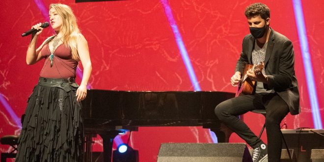 Viki Lafuente y Alex Comín / 21 Premios de la Música Aragonesa. Foto, Ángel Burbano