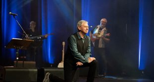 Joaquín Carbonell en su concierto celebración de 50 años en la música. Por Ángel Burbano para Aragón Musical.