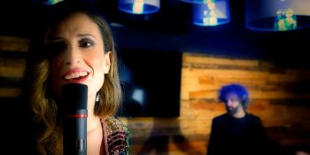 Fotograma del videoclip 'La Rara Vez' de Virginia Canedo & Anazul