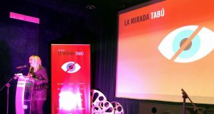 Inauguración Festival Mirada Tabú 2021 por parte de su directora Vicky Calavia