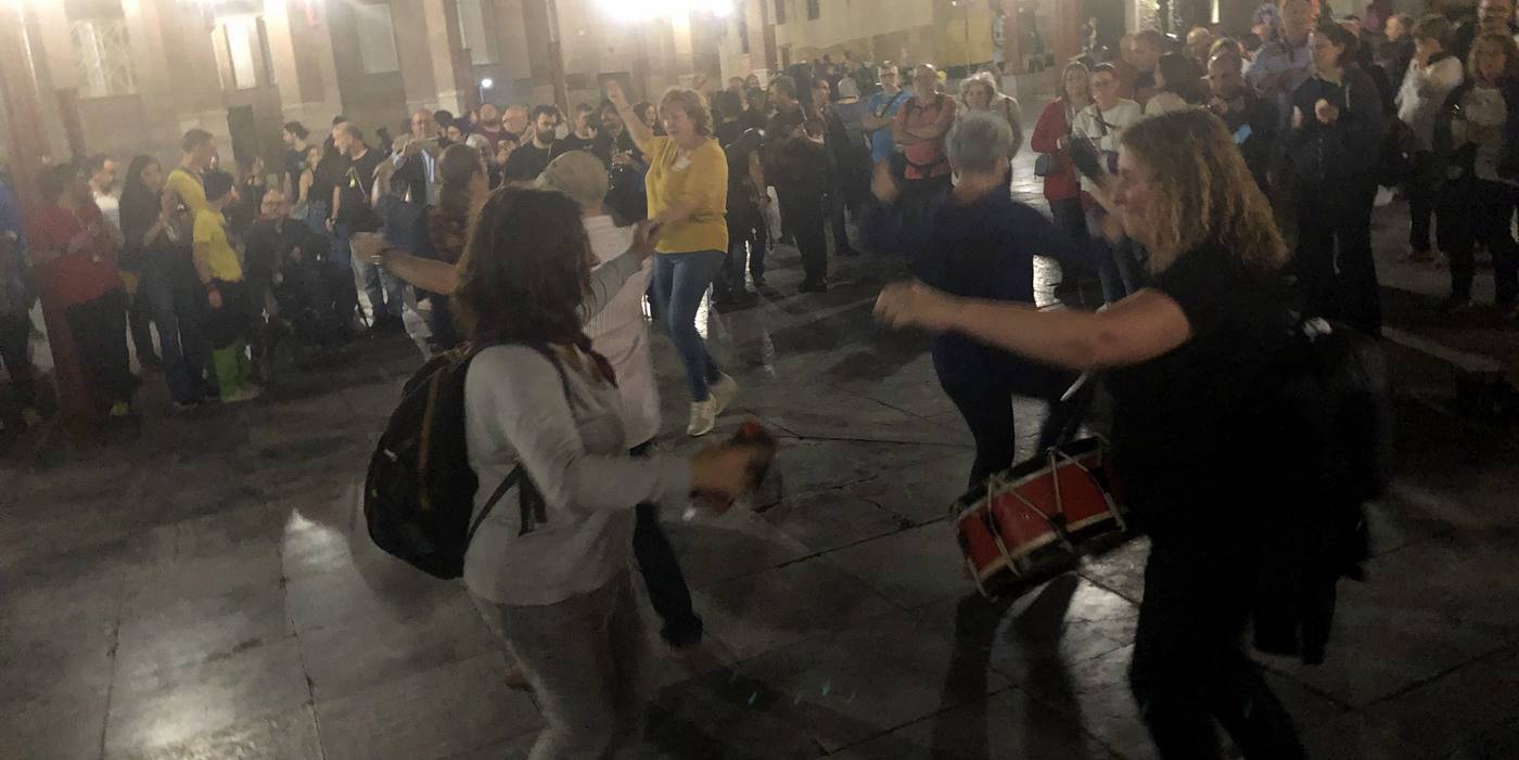 Imagen de la protesta del movimiento Pilar sin folk contra la supresión del folk de las Fiestas del Pilar 2022